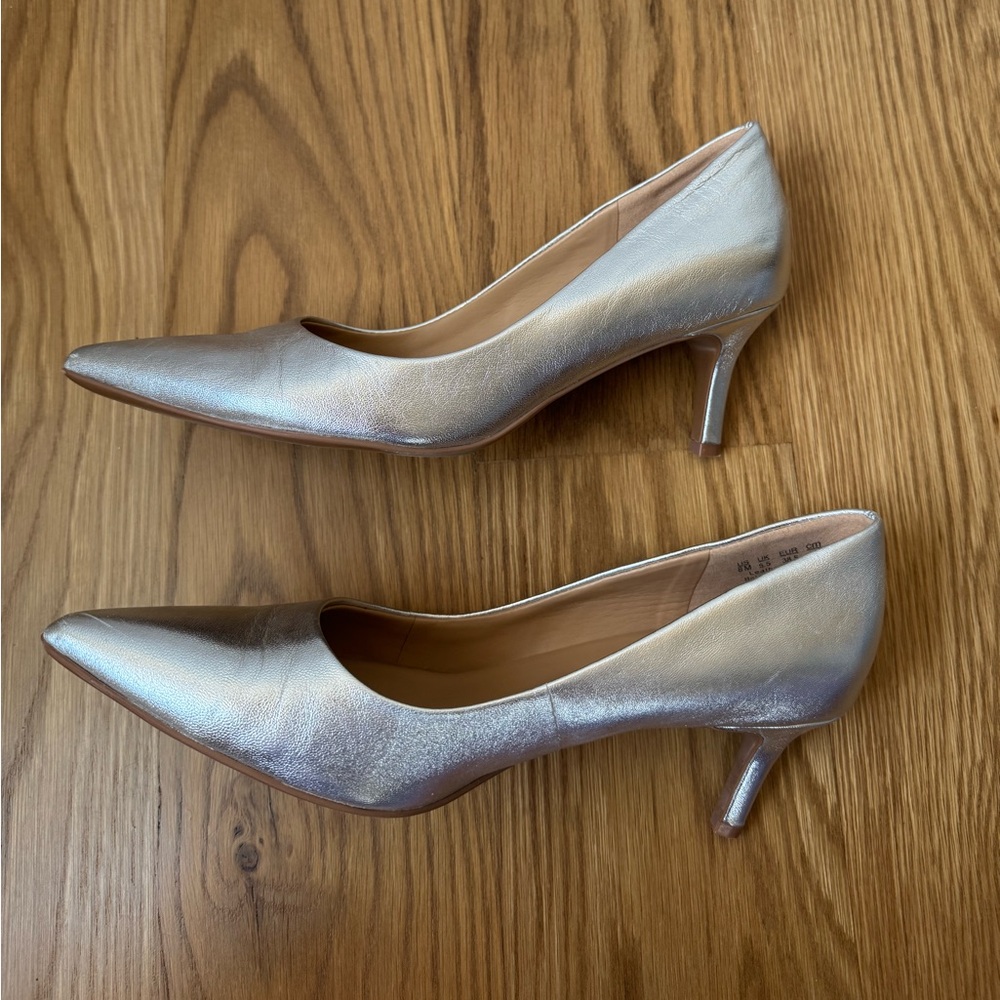 EUC Naturalizer Everly Pump Heels Silver Leather, Low Heel, Women's 8M - Picture 11 of 16
